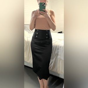 High rise satin like form fitting skirt